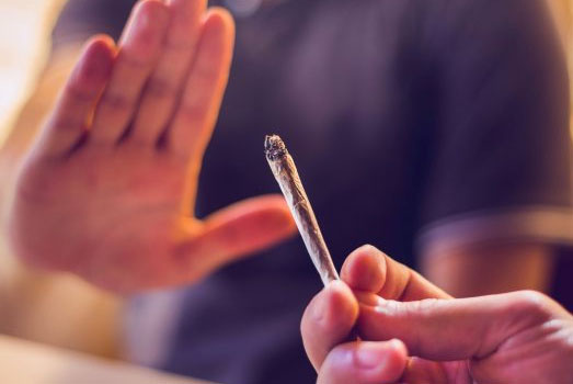 Rook je een tijdje niet dan blijf je lang stoned. Rook je een tijdje niet dan blijf je lang stoned.
