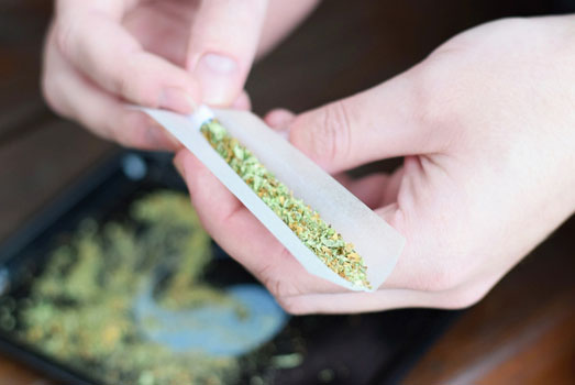 Voor beginners smaakt een pure joint veel beter. Als geen ervaring hebt met wiet roken dan zal een pure joint veel beter smaken.