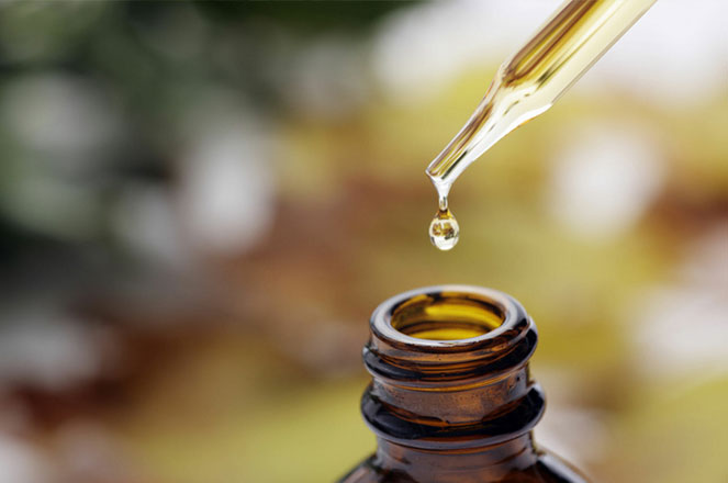 CBD druppels kunnen via een handig pipetje eenvoudig worden ingenomen en gedoseerd. CBD druppels kunnen via een handige druppelaar eenvoudig worden ingenomen en gedoseerd.